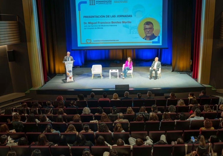 El Hospital de Mérida celebra sus terceras jornadas de humanización en cuidados críticos